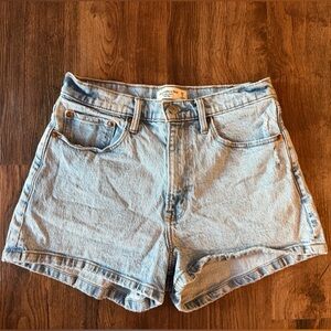 Light Wash Abercrombie & Fitch Mom Short High Rise Curve Love